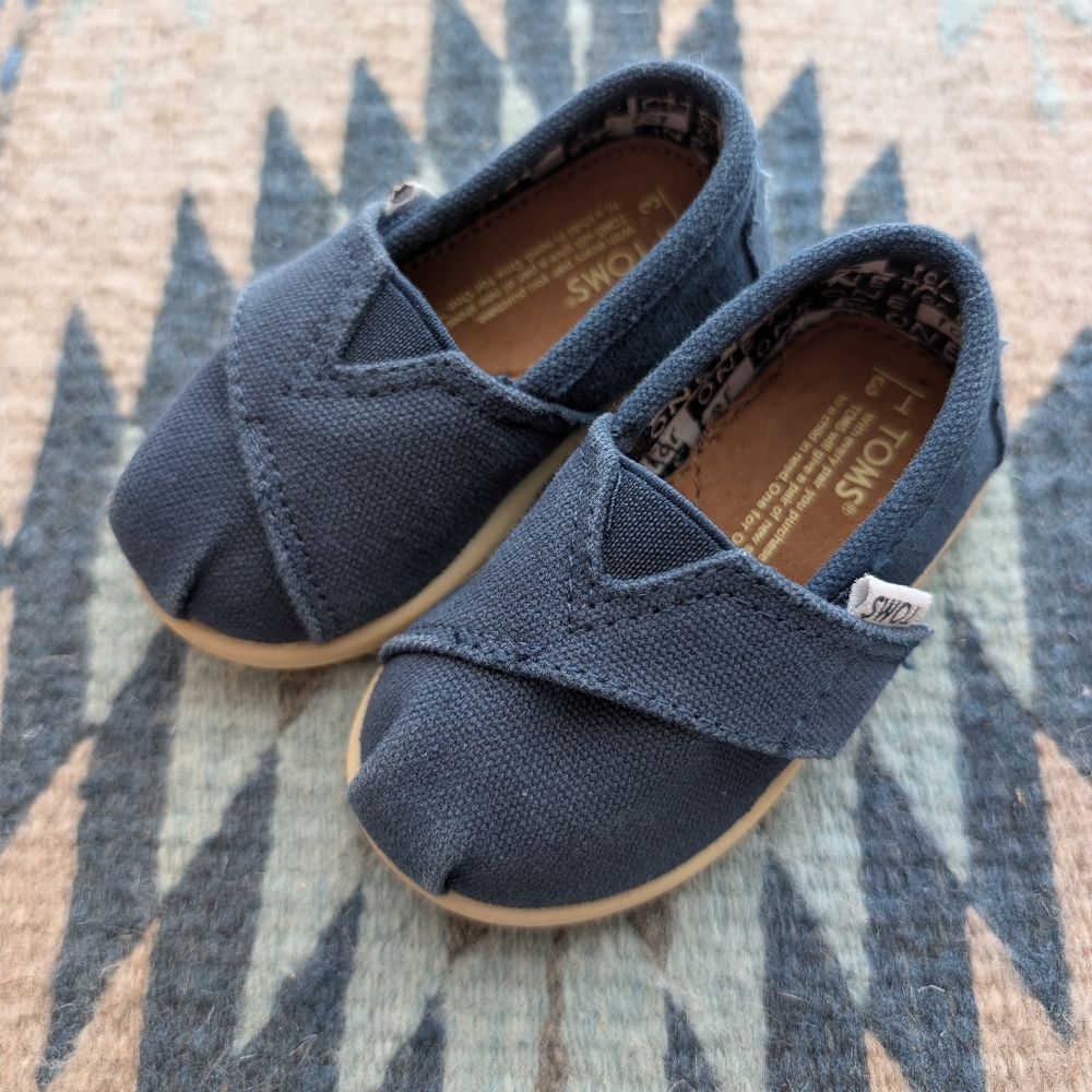 New Toms Navy Toddler Velcro Shoe Size 3